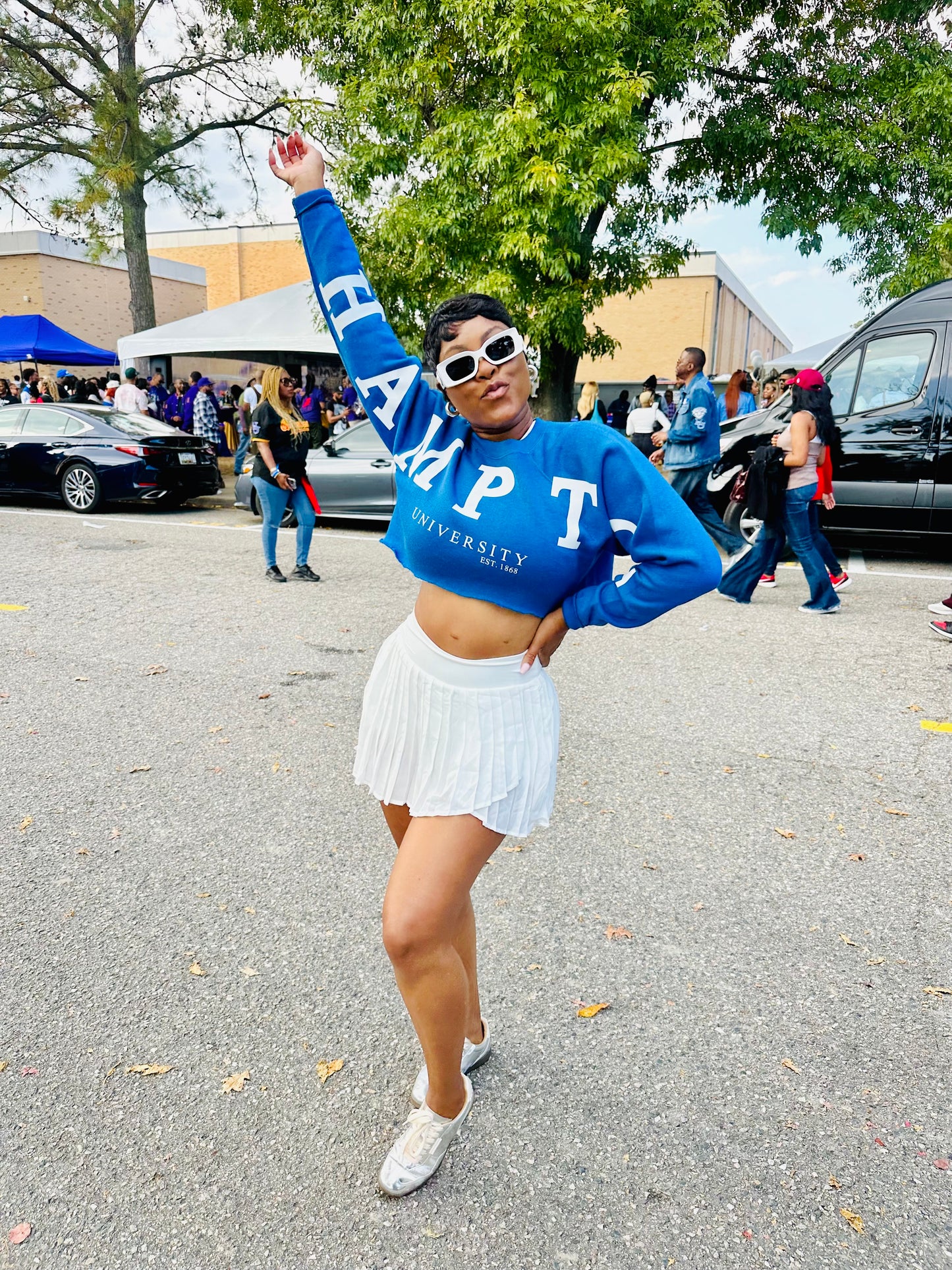 BLUE HU BADDIE CROP